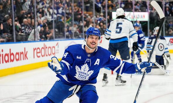 Auston Matthews kommer att tjäna 13,25 miljoner dollar per år efter att ha skrivit på igen med Toronto Maple Leafs
